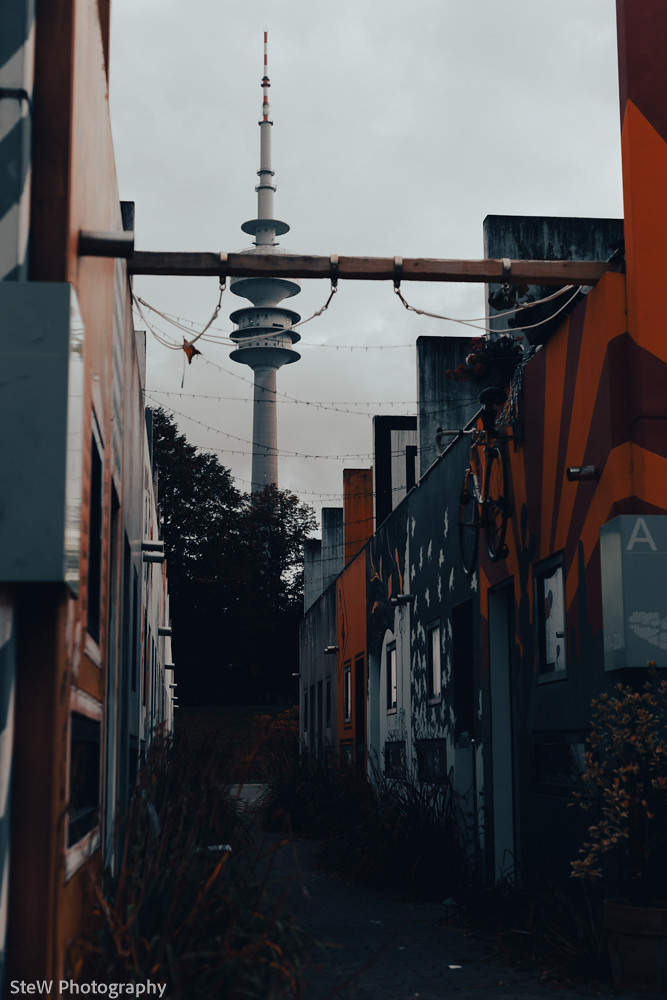 Der Turm und die Straße